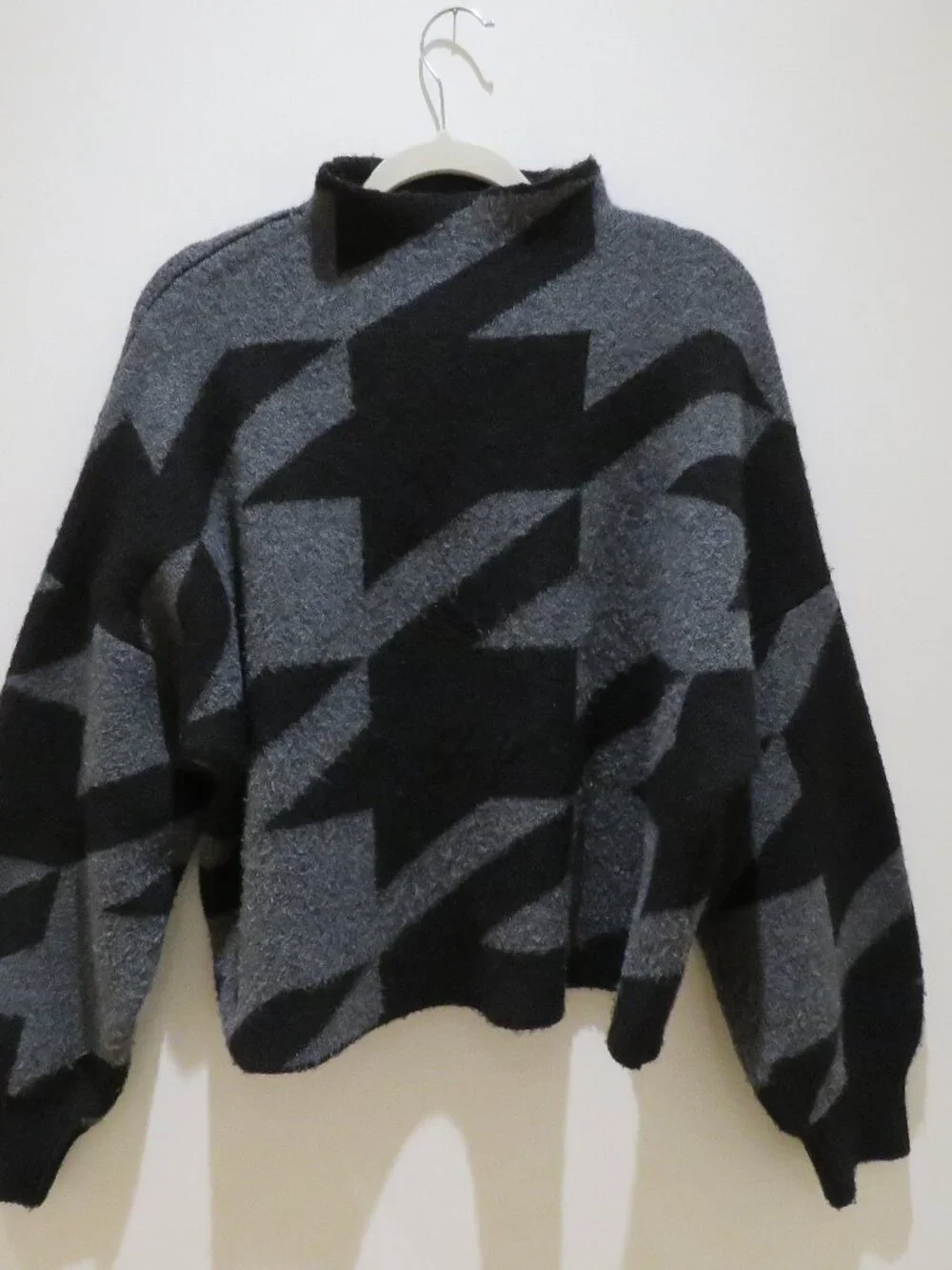 EVEREVE Brielle Large Houndstooth Pullover Mock Neck Sweater Medium Soft Comfy - Picture 2 of 14